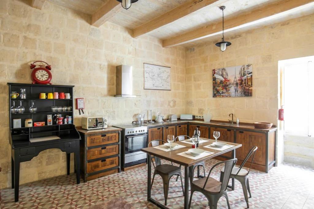 Chic, Stylish & Spacious Flat In Central La Valeta Exterior foto