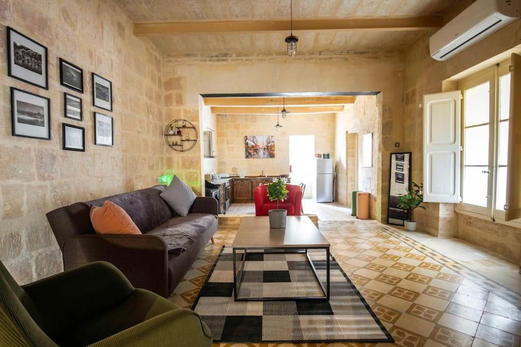 Chic, Stylish & Spacious Flat In Central La Valeta Exterior foto
