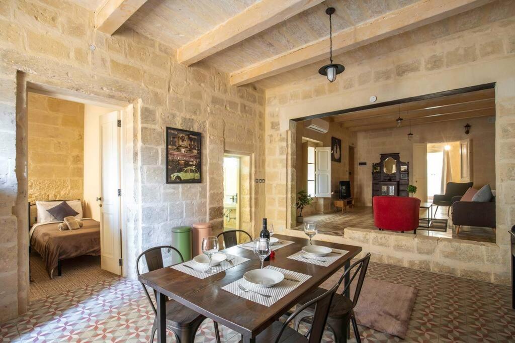 Chic, Stylish & Spacious Flat In Central La Valeta Exterior foto